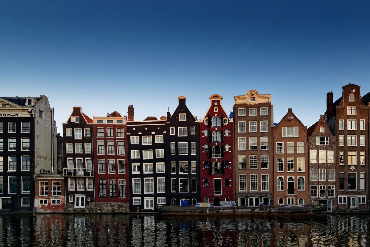 Amsterdam resort familiar